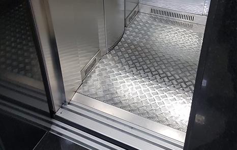 Pisos elevados de alumínio: leves, resistentes e sem ferrugem